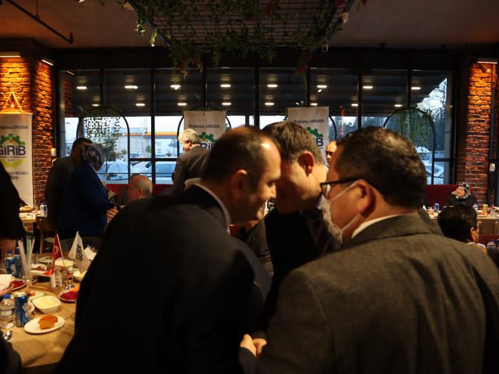 GİRİB Giresun İşadamları ve Bürokratlar Derneğinin HARLA Dönerde düzenlediği İFTAR yemeği Fotoğrafları