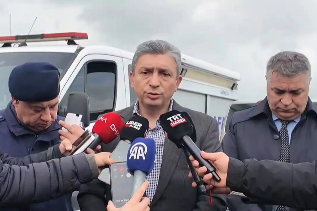 Antalya'da yolcu otob&uuml;s&uuml; devrildi: 8 &ouml;l&uuml;, 26 yaralı!