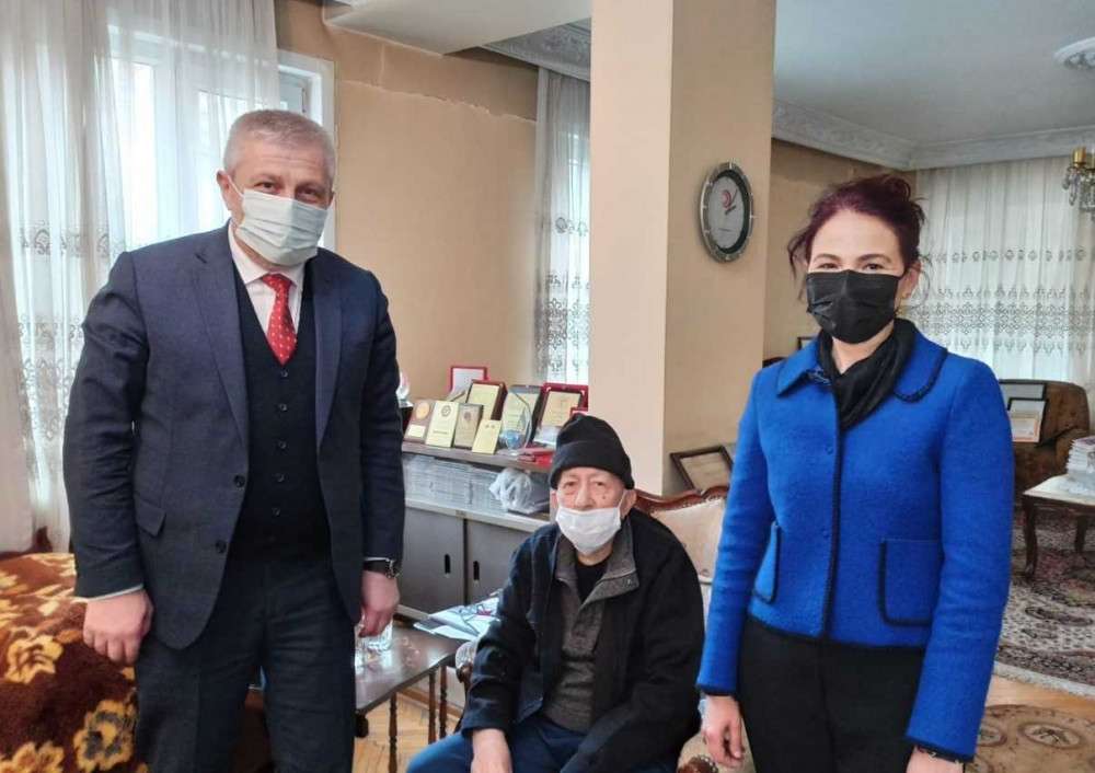  101 yaşındaki emekli doktor 4. doz aşısını yaptırdı