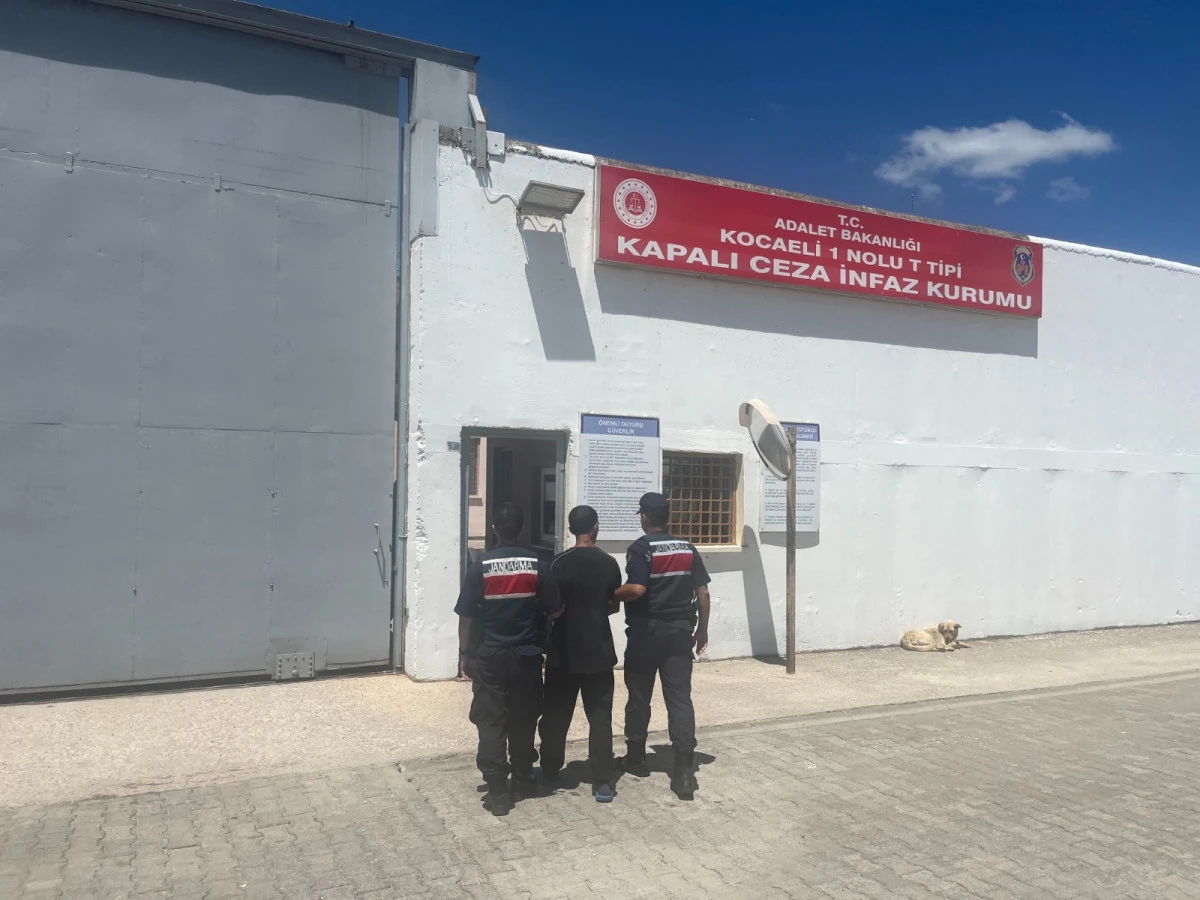 15 yıl hapis cezasıyla aranan h&uuml;k&uuml;ml&uuml; Kocaeli'nde yakalandı