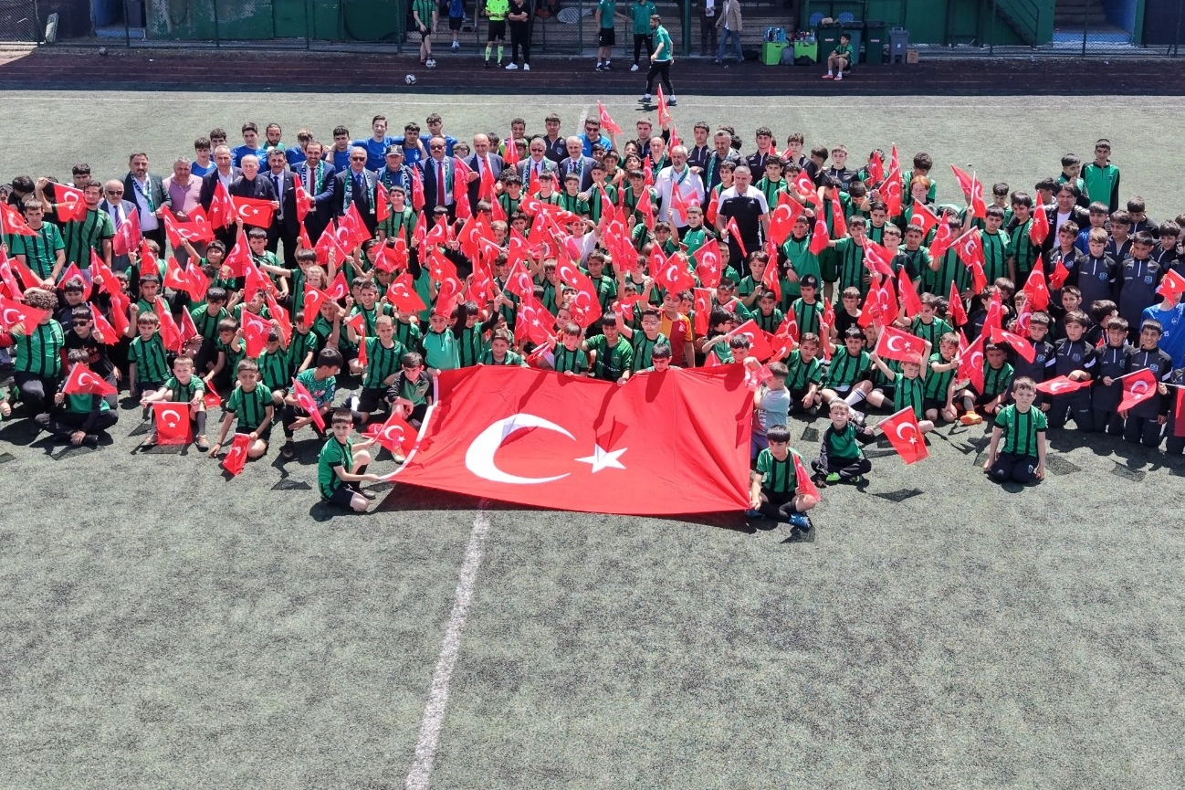 Kocaeli &Ccedil;ayırova&rsquo;da 19 Mayıs Gen&ccedil;lik Turnuvası d&uuml;zenlendi