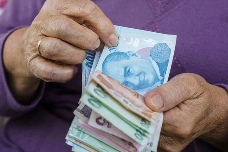 Bakan Işıkhan duyurdu... Emekli Sandığı zam farkları ve ek &ouml;demeler hesaplara yatıyor