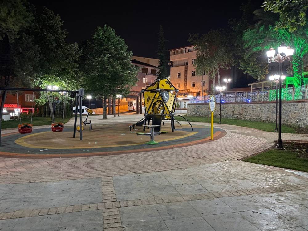Adnan Kahveci Parkı akşam buluşmaları için aydınlatıldı
