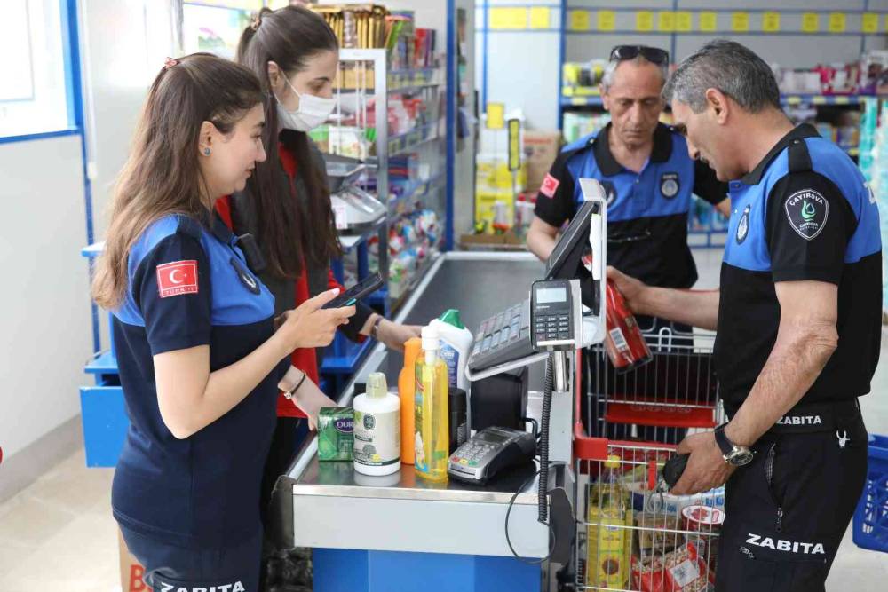 Çayırova’da zabıta ekipleri marketleri denetledi
