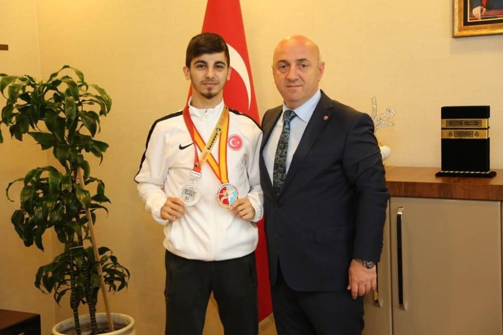 Eray Şamdan Cezayir’de madalya kazandı
