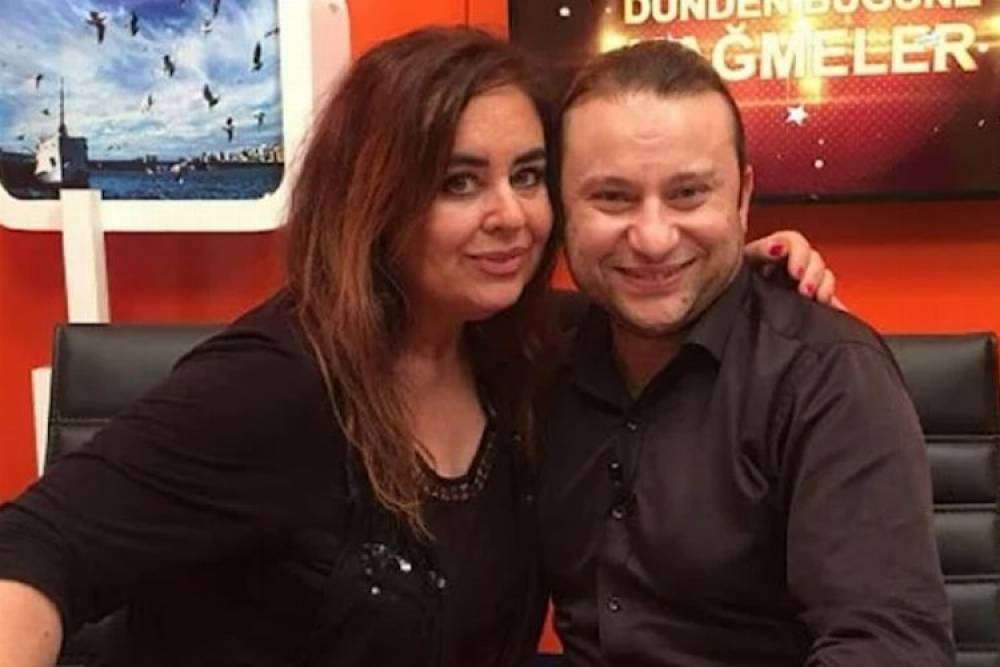 Ayşe Mine ve Onur Akay, Altın Plakları'nı satışa çıkardı