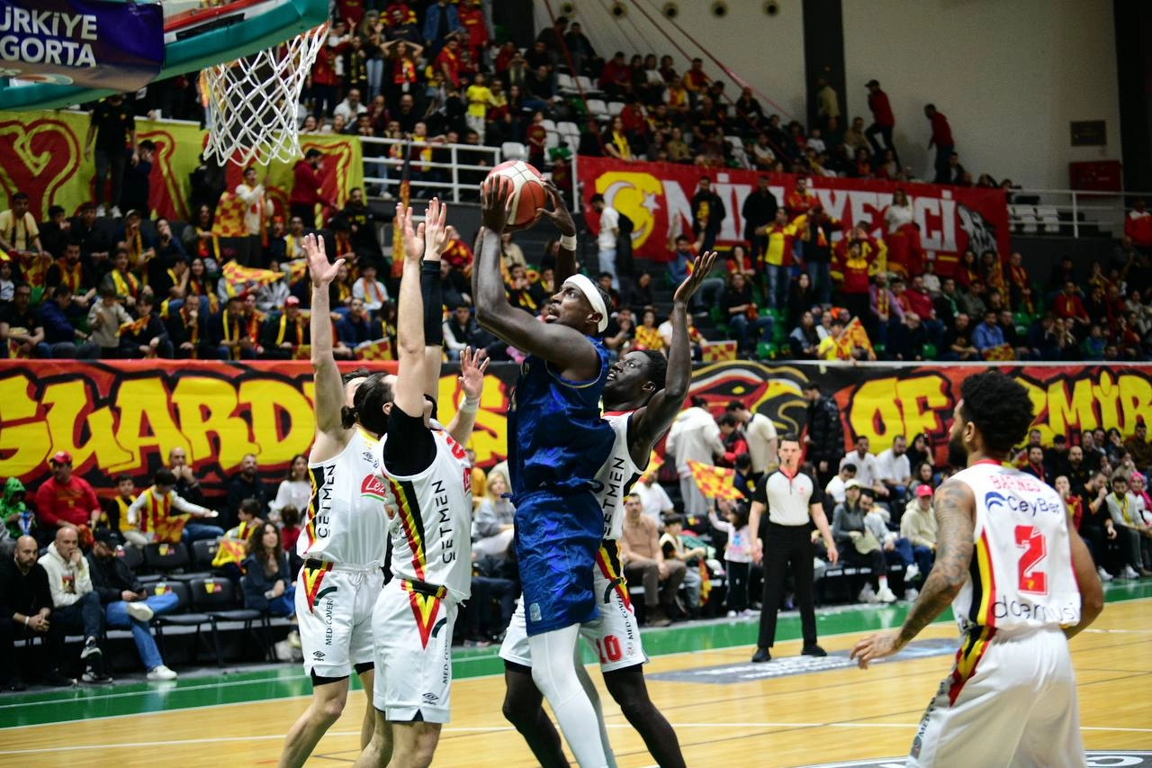 &Ccedil;ayırova şampiyonluk yolunda potada hata yapmadı