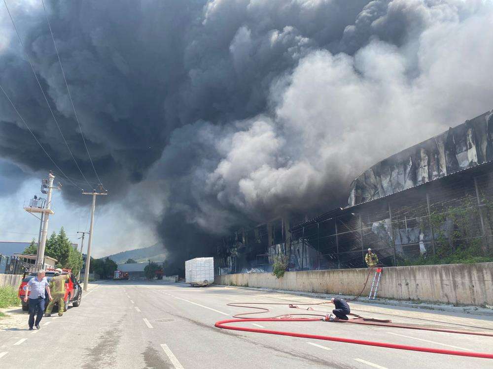 Bursa'da yanan fabrikalar