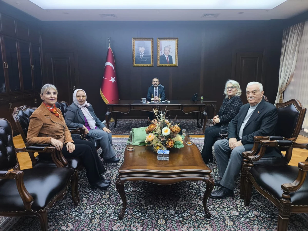 Darıca Yaşlılarla Dayanışma ve Yardımlaşma Derneği&rsquo;nden Vali Aktaş&rsquo;a Ziyaret