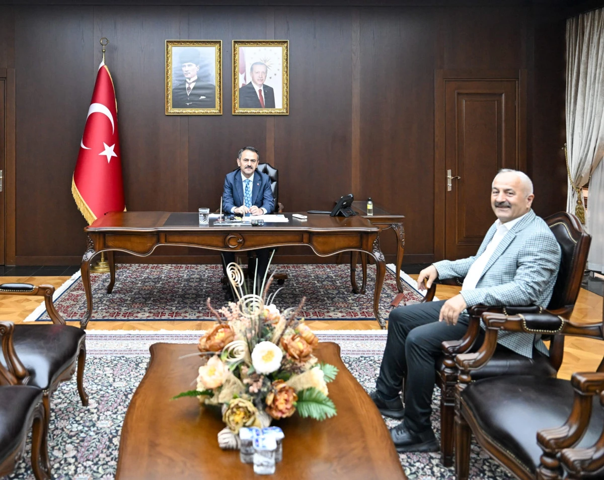 Gebze Belediye Başkanı Zinnur B&uuml;y&uuml;kg&ouml;z, Vali İlhami Aktaş'ı Gebze makamda ziyaret etti