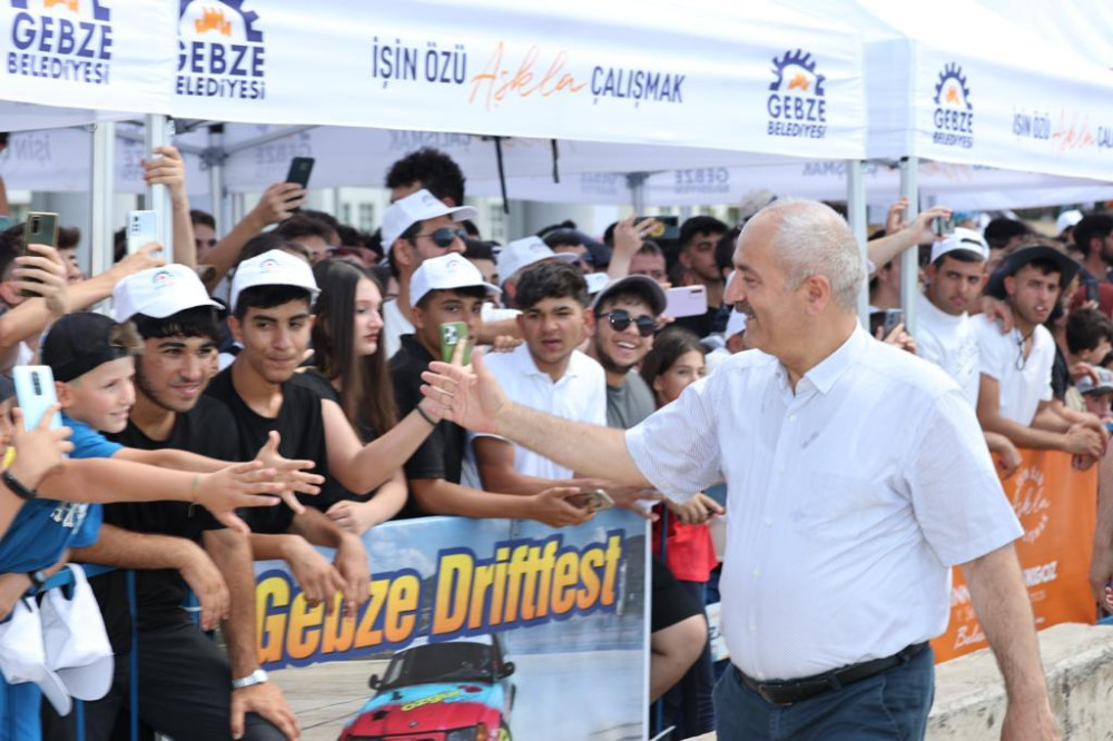 Gebze Dirift Festivali, Gebze Mevlana Kapalı Pazar yerinde düzenlendi.