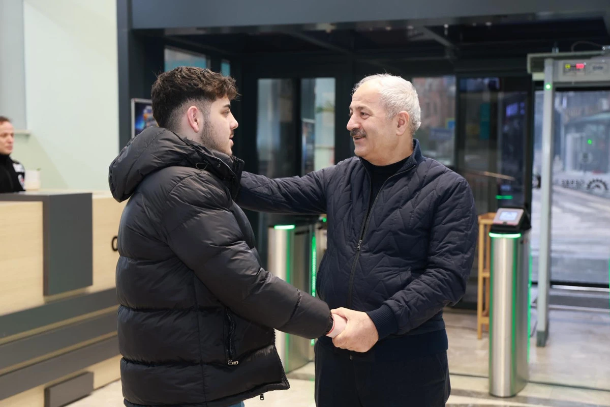 Gebze&rsquo;de YKS Deneme Sınavı &Ouml;ncesi Moral: Başkan Zinnur B&uuml;y&uuml;kg&ouml;z Gen&ccedil;lerle Buluştu