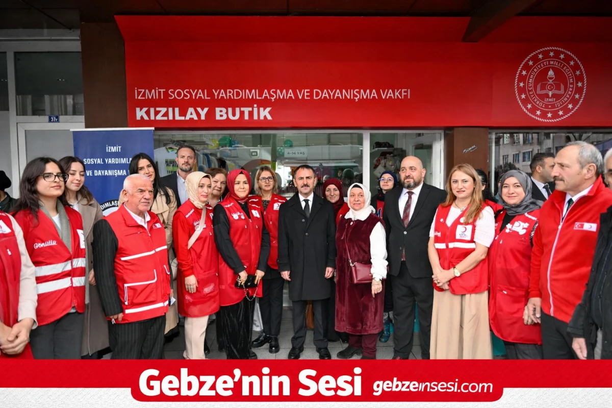 Vali İlhami Aktaş, İzmit SYDV Kızılay Butik Mağazasını Ziyaret Etti