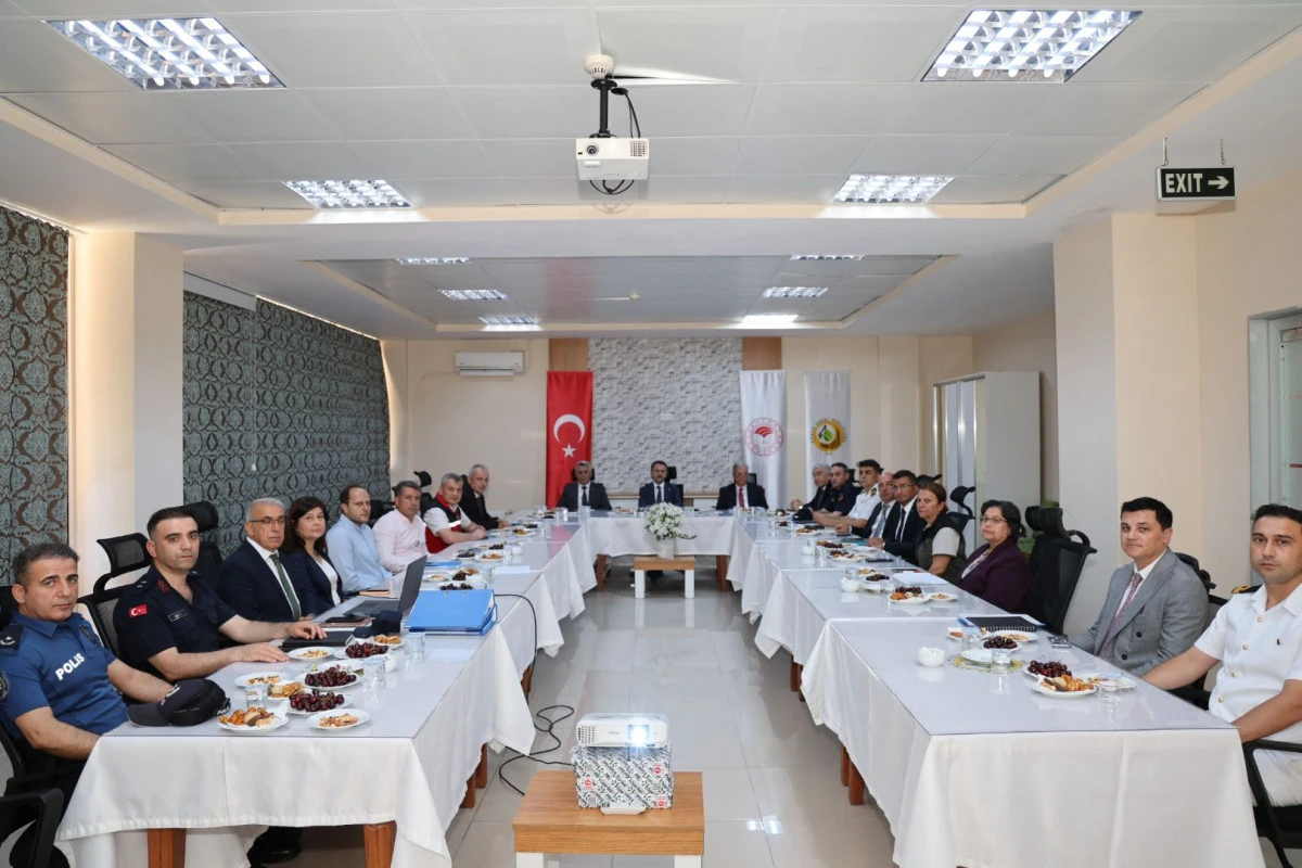 Vali İlhami Aktaş, Kefken Sahil G&uuml;venlik Komutanlığını Ziyaret Etti